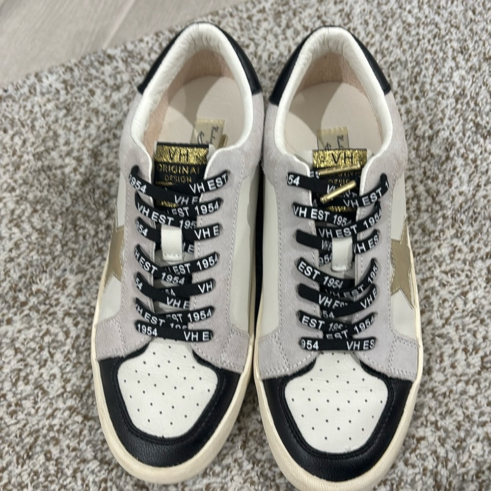 Womens great condition Vintage Havana sneakers size 9
